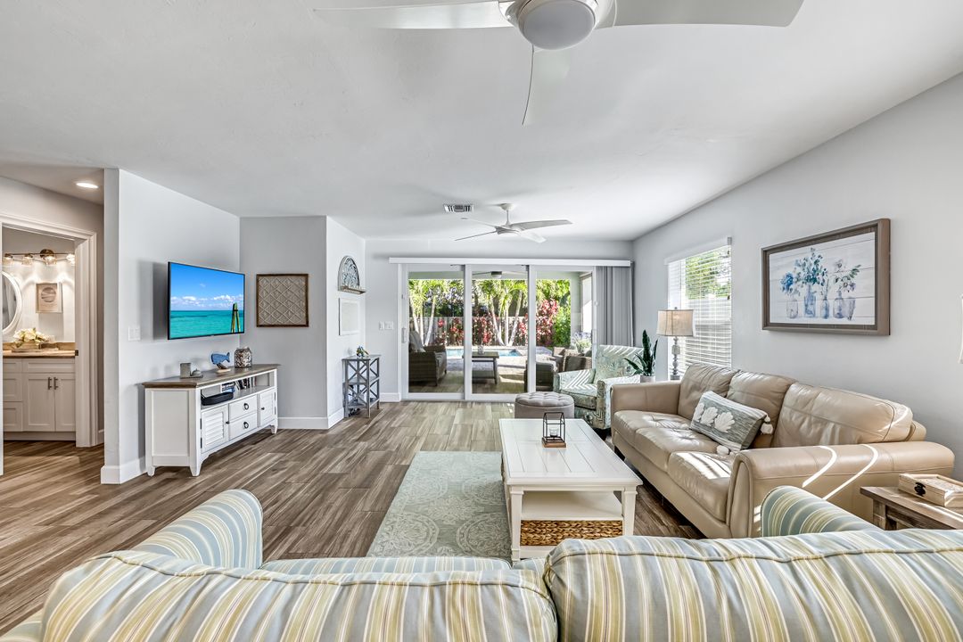 737 91st Ave N, Naples, FL 34108