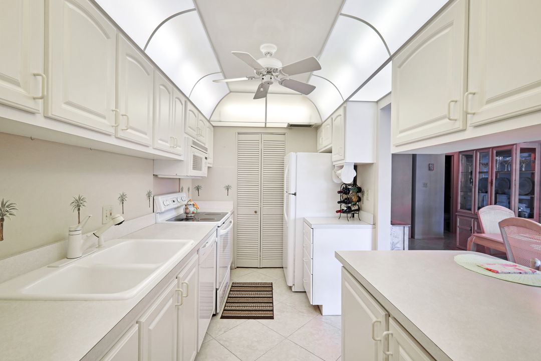 788 Park Shore Dr #E31, Naples, FL 34103