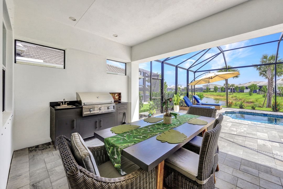 9074 Montserrat Dr, Naples, FL 34114