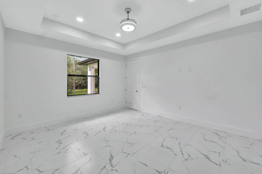 2407 Jetridge St, Alva, FL 33920
