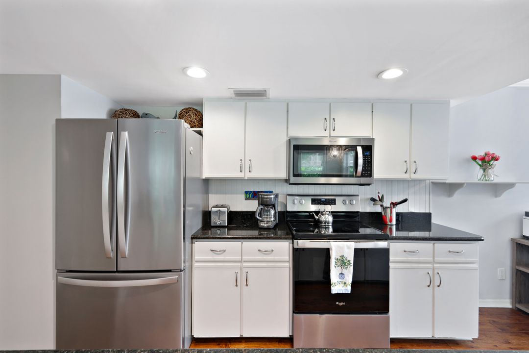 520 Club Side Dr #4, Naples, FL 34110