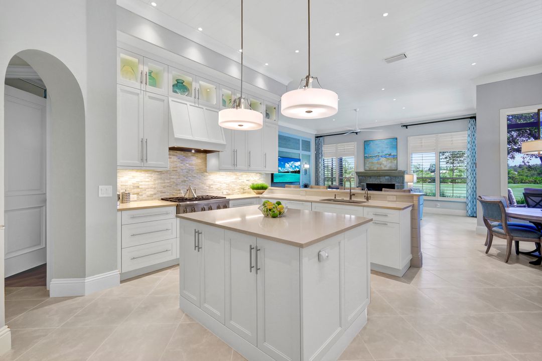 12590 Collier's Reserve Dr, Naples, FL 34110