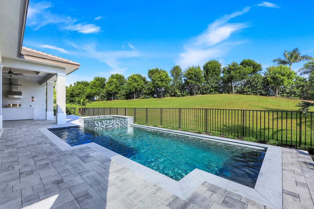 14282 Charthouse Cir, Naples, FL 34114