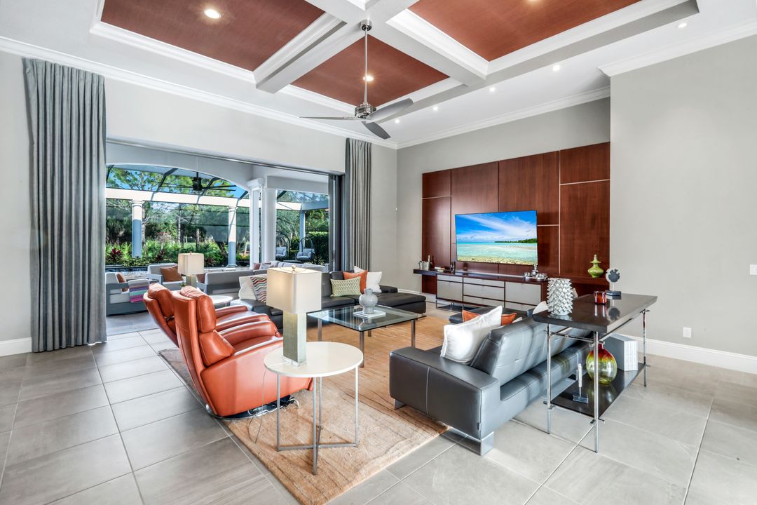 3828 Isla Del Sol Way, Naples, FL 34114