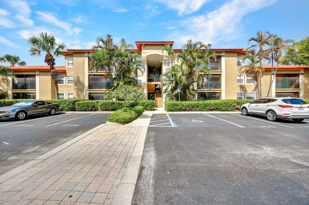8930 Colonnades Ct E #626, Bonita Springs, FL 34135