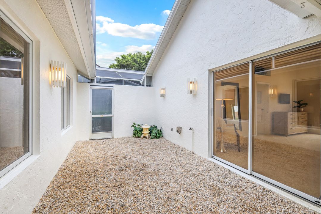 703 Heathery Ln, Naples, FL 34108