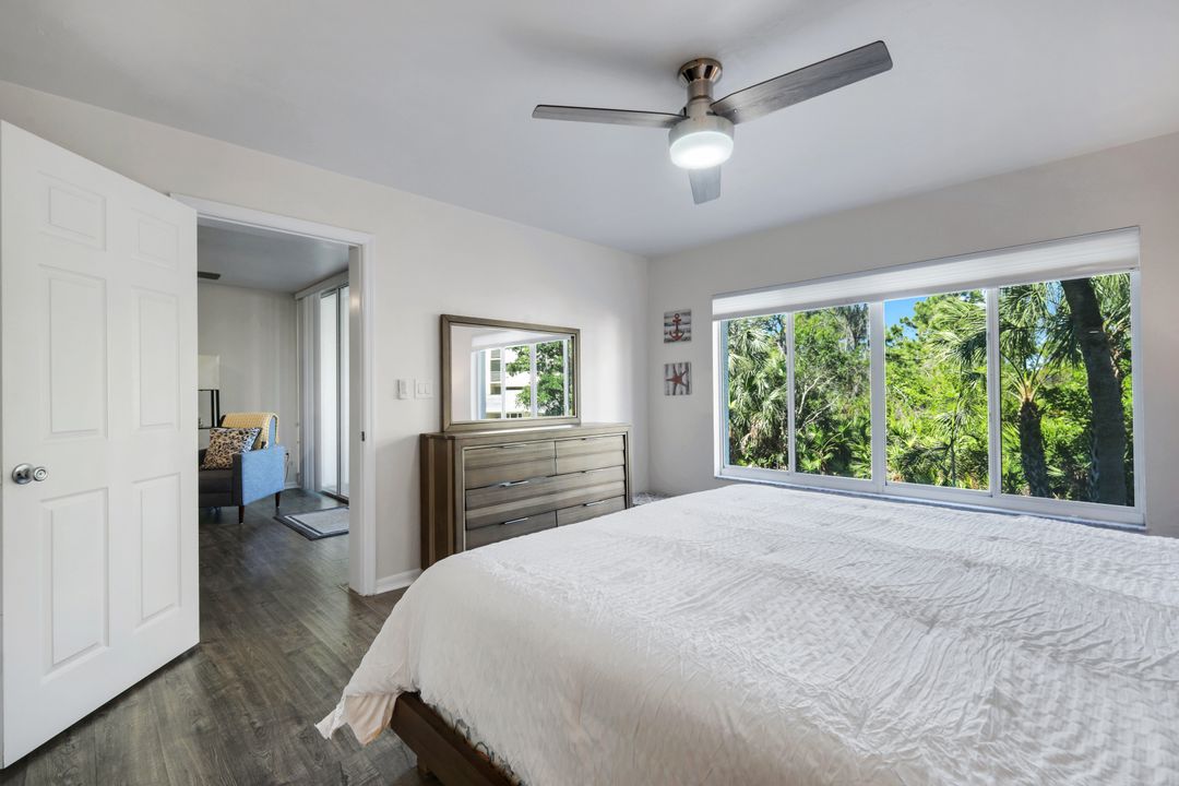 15161 Cedarwood Ln, Naples, FL 34110