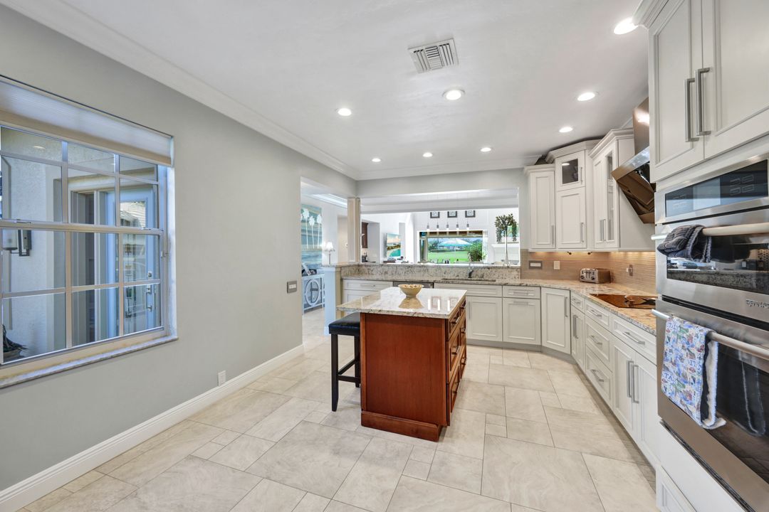 10339 Quail Crown Dr, Naples, FL 34119