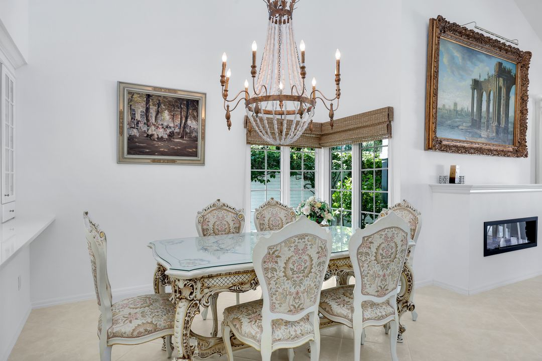 635 Bridge Way Ln, Naples, FL 34108