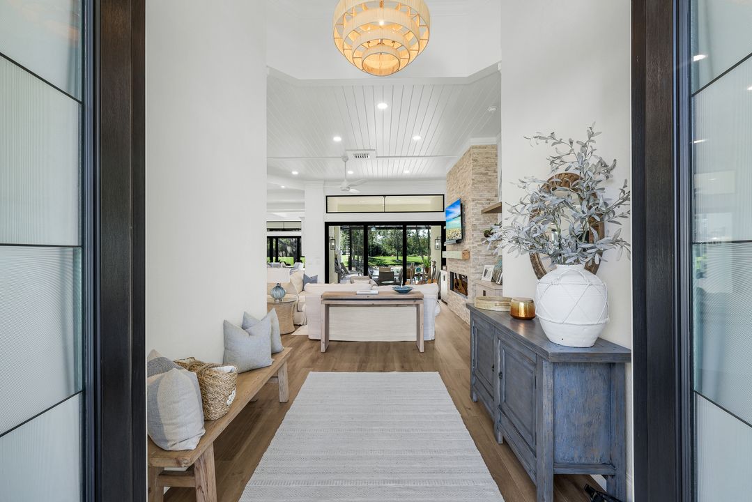 5092 Cerromar Dr, Naples, FL 34112