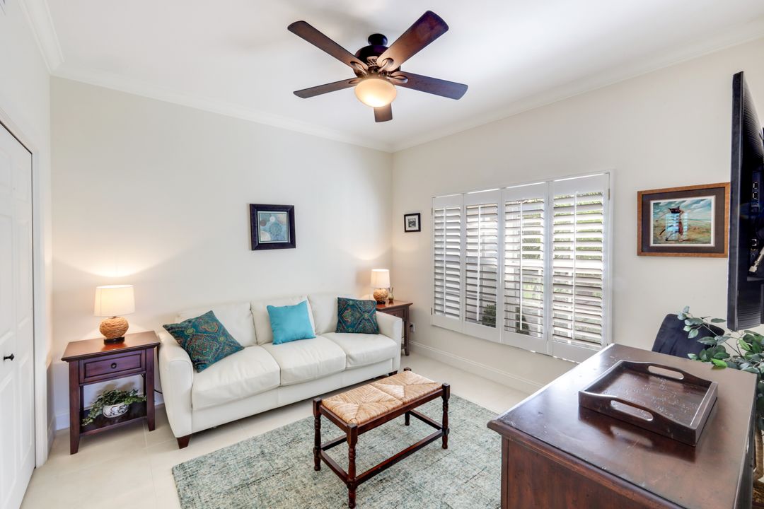 8453 Abbington Cir #811, Naples, FL 34108
