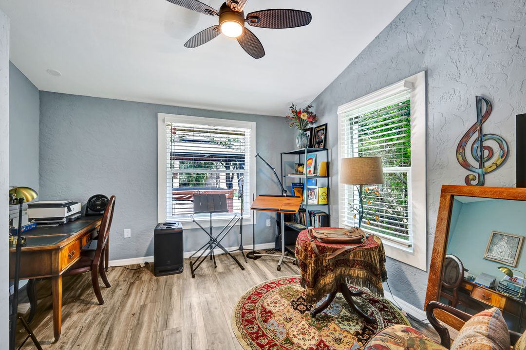 350 Henley Dr, Naples, FL 34104