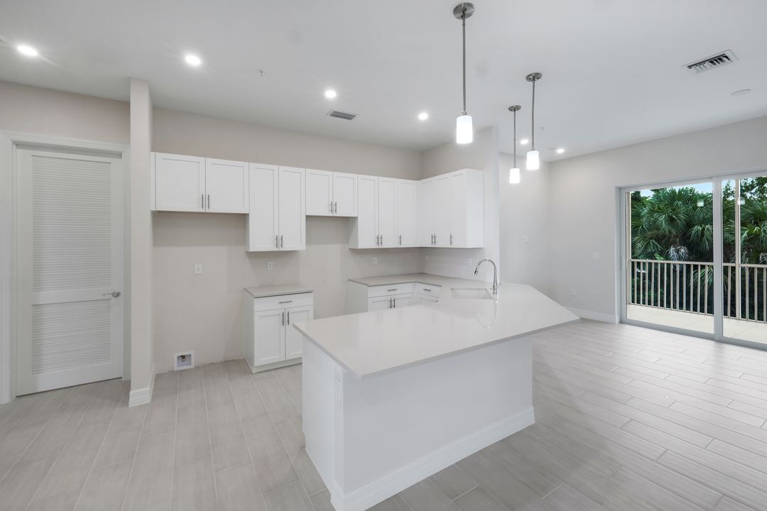 280 Antilles Wy E #101, Naples, FL 34112