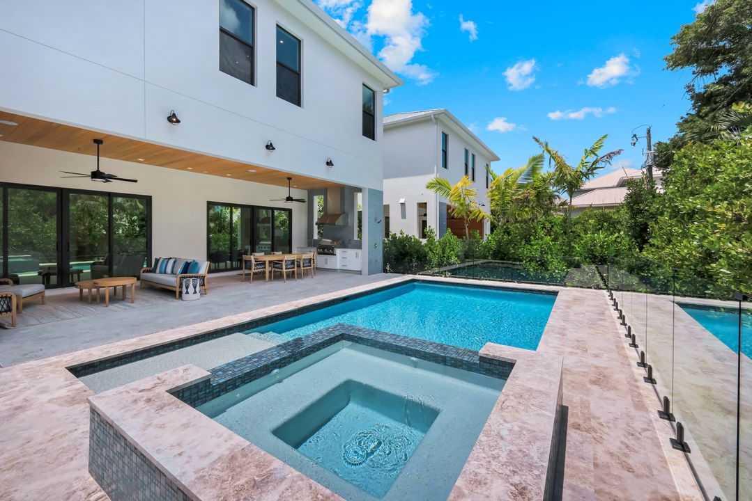 513 92nd Ave N, Naples, FL 34108