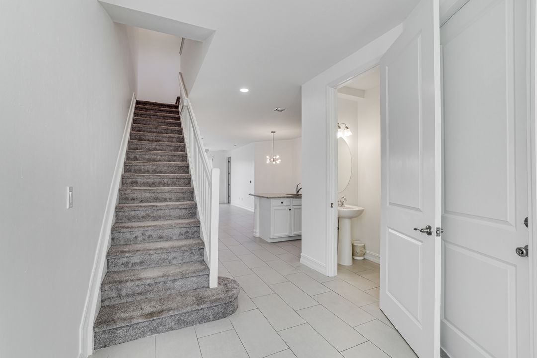 7918 Bristol Cir, Naples, FL 34120