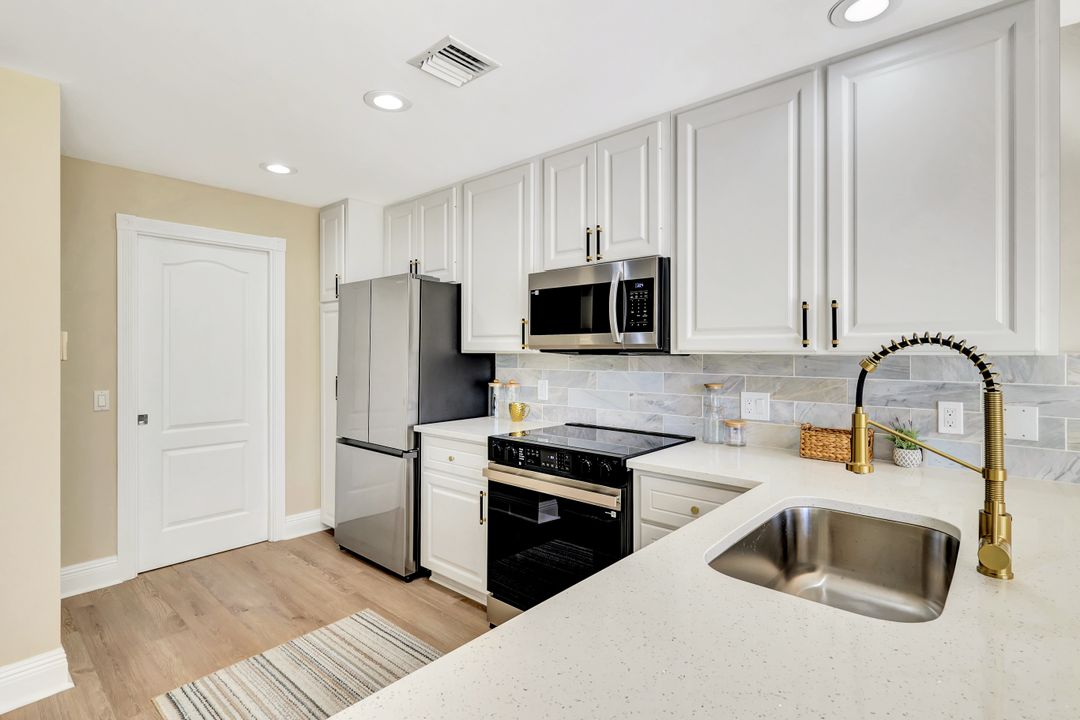 6210 Towncenter Cir, Naples, FL 34119