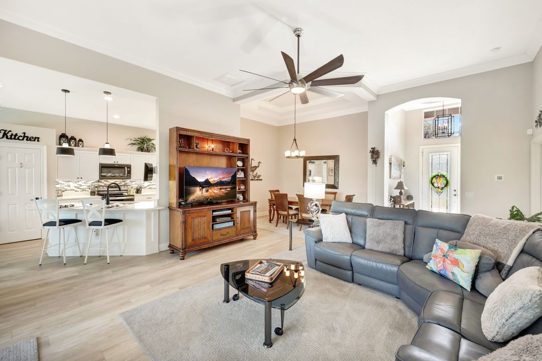 9127 Crystal Ct, Naples, FL 34120