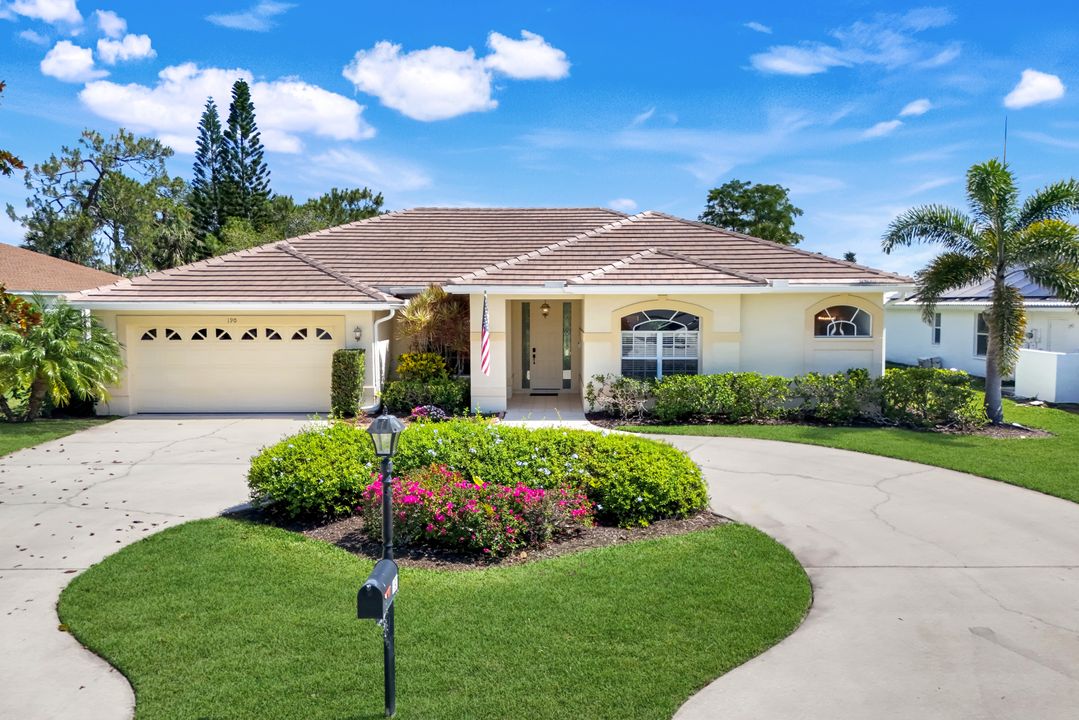 190 Palmetto Dunes Cir, Naples, FL 34113