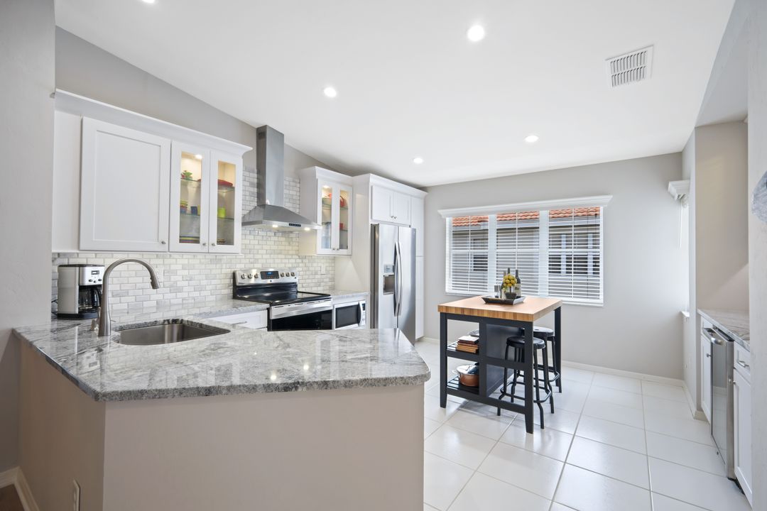 2486 Orchid Bay Dr #204, Naples, FL 34109