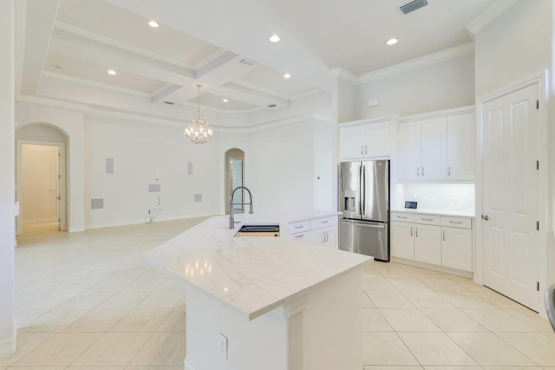 6419 Vivaldi Ct, Naples, FL 34113