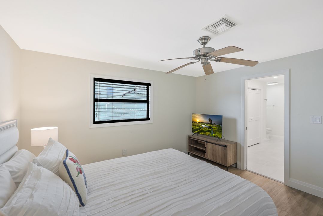 480 Oak Ave, Naples, FL 34108