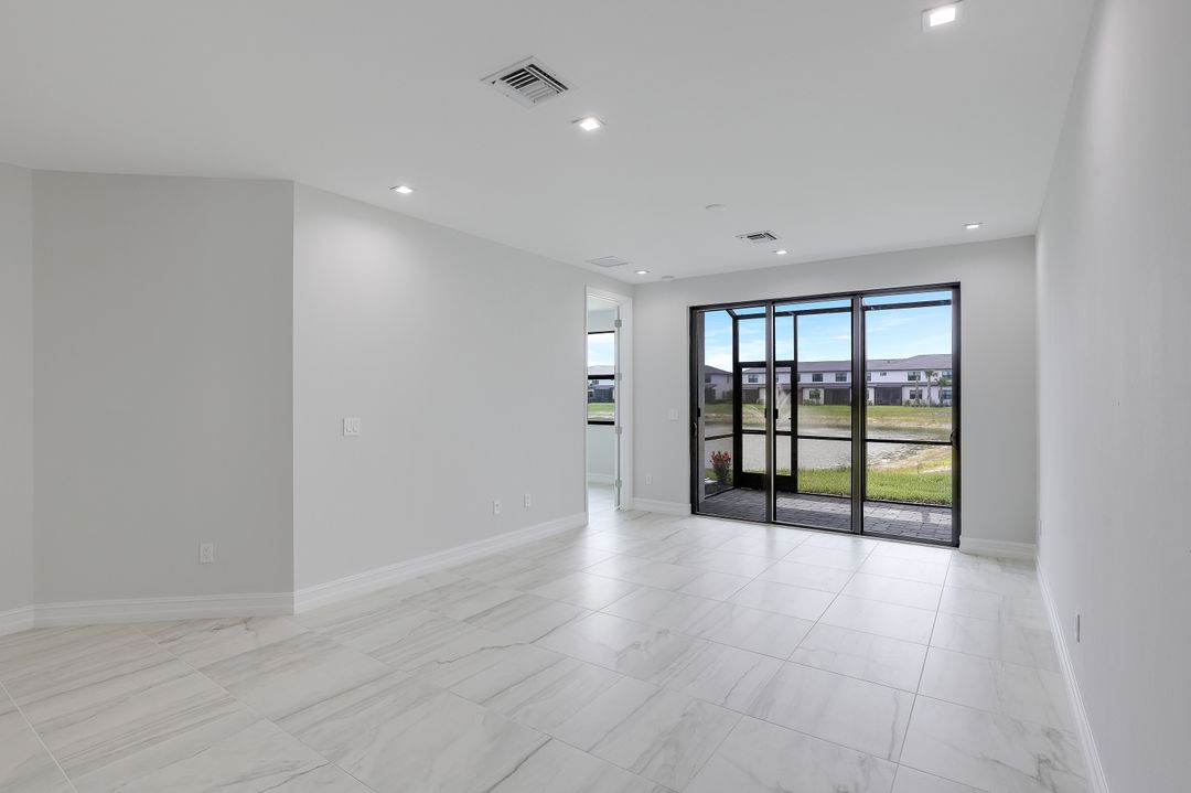 7473 Rockefeller Dr, Naples, FL 34119