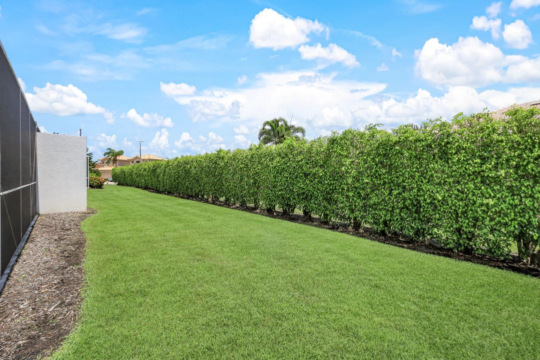 6596 Castlelawn Pl, Naples, FL 34113