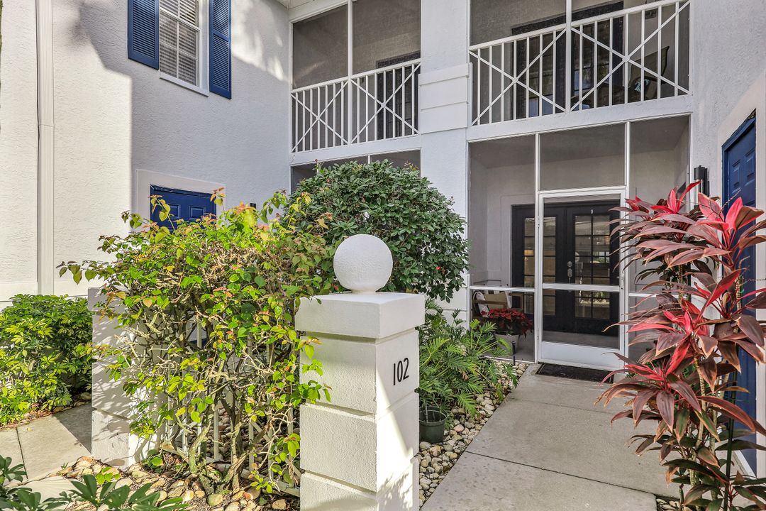 7108 Barrington Cir #2-102, Naples, FL 34108