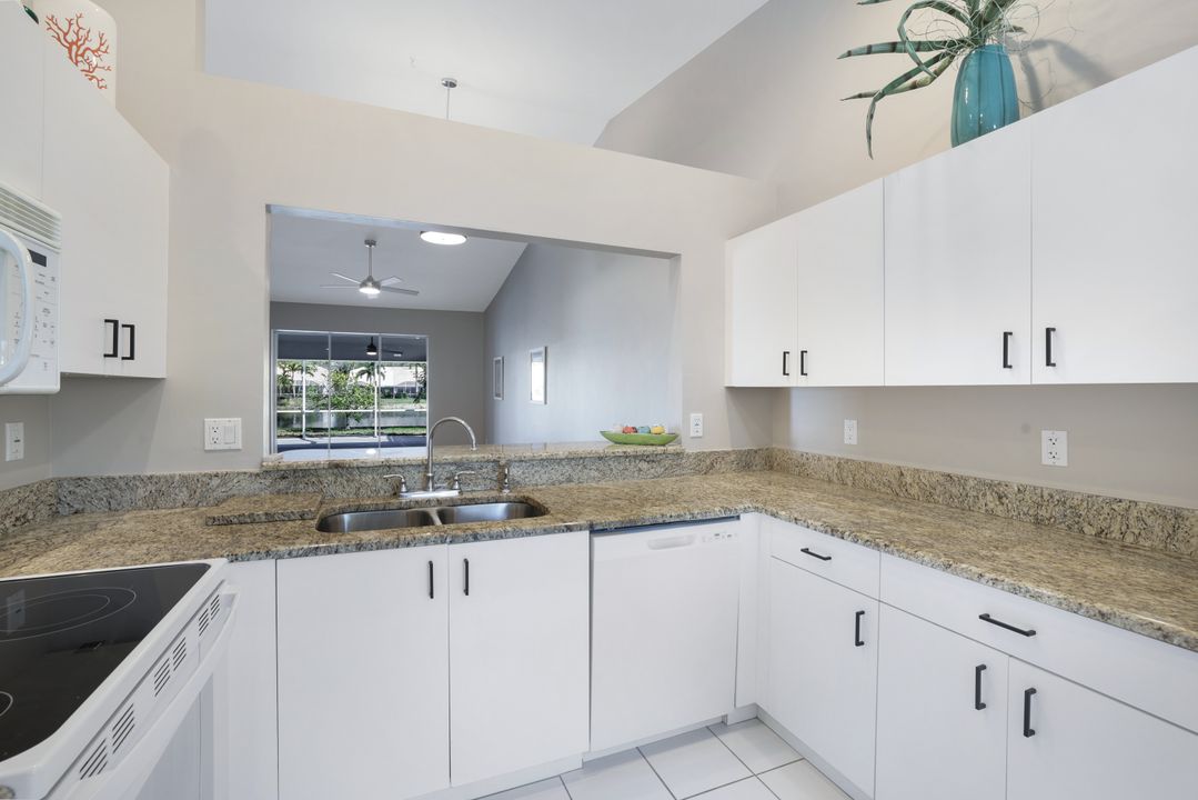 661 Captn Kate Ct, Naples, FL 34110