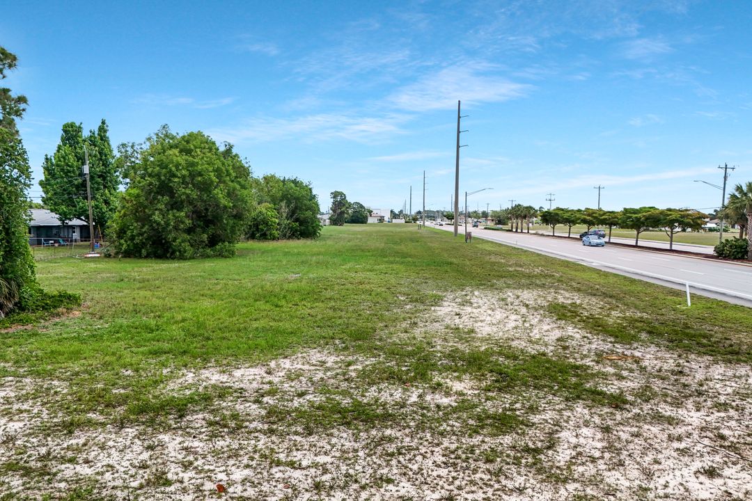 1818 Santa Barbara Blvd S, Cape Coral, FL 33991