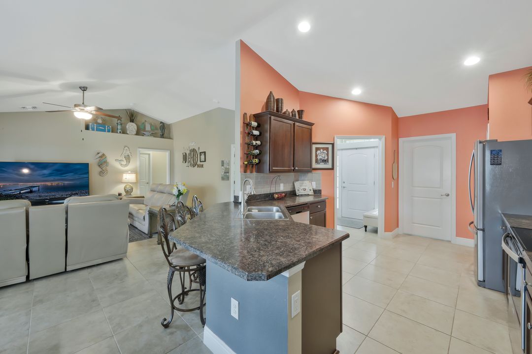 2703 NE 7th Ave, Cape Coral, FL 33909