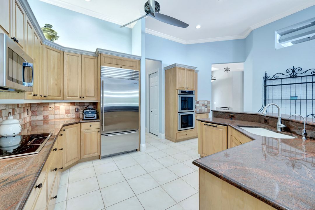 9833 Clear Lake Cir, Naples, FL 34109