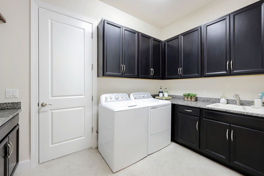 9465 Terresina Dr, Naples, FL 34119