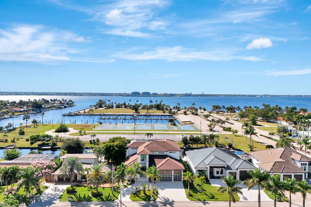 1110 Lenox Ct, Cape Coral, FL 33904