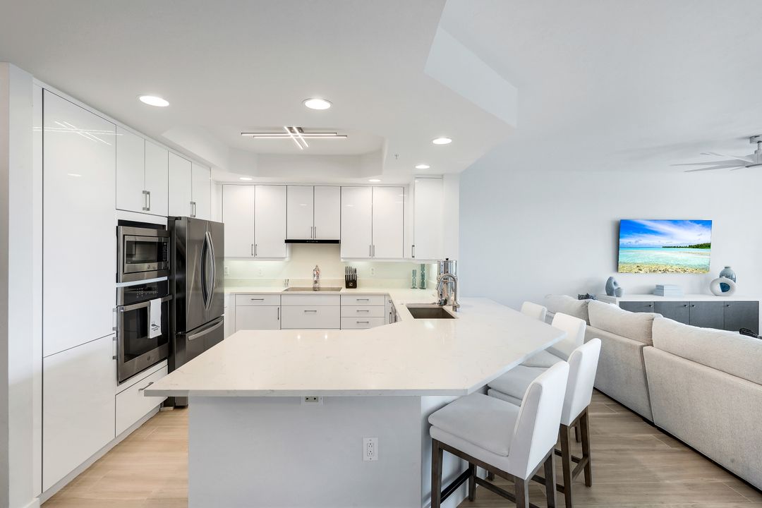 425 Cove Tower Dr #403, Naples, FL 34110