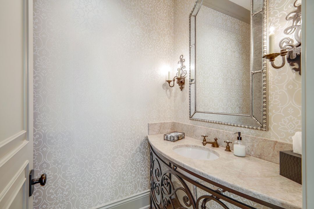 81 Gulf Shore Blvd S, Naples, FL 34102