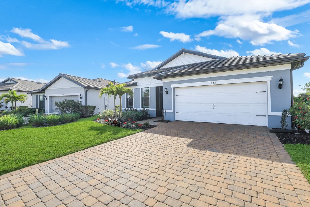 1944 Yellowfin Cir, Naples, FL 34114