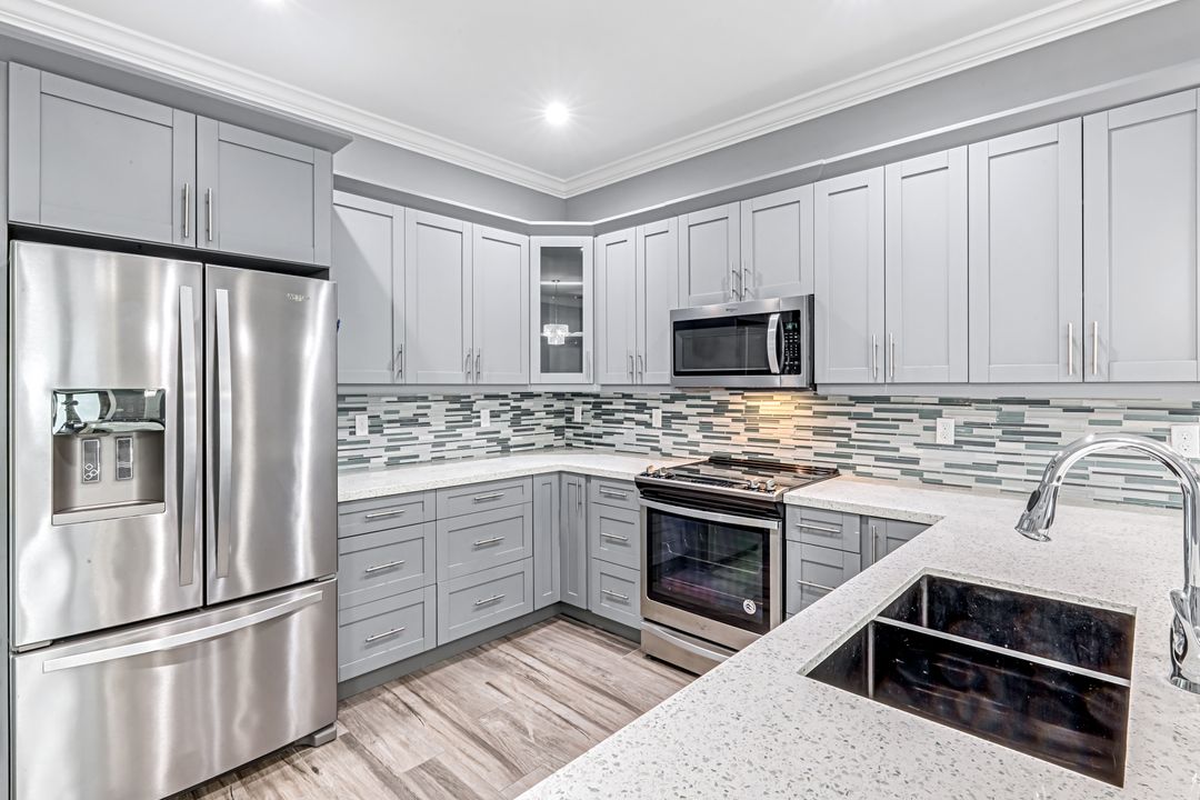 141 20th Ave NW, Naples, FL 34120