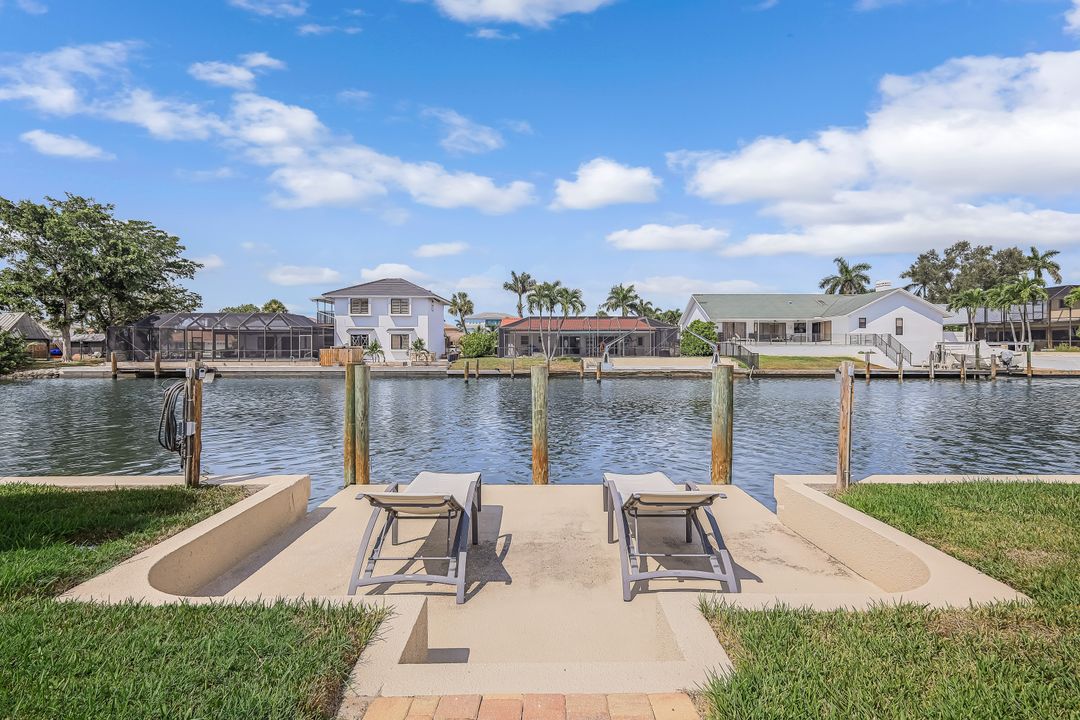 455 Bayside Ave, Naples, FL 34108