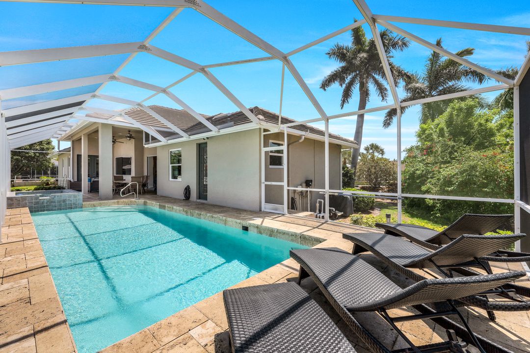 910 Montego Ct, Marco Island, FL 34145