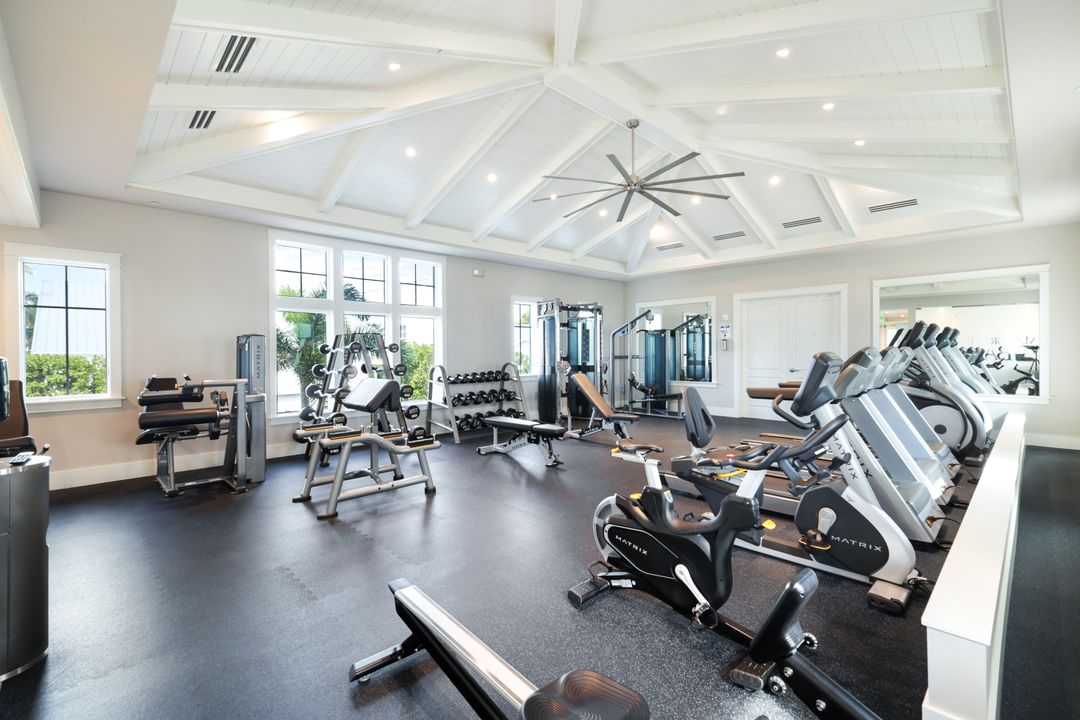 91 14th St S, Naples, FL 34102