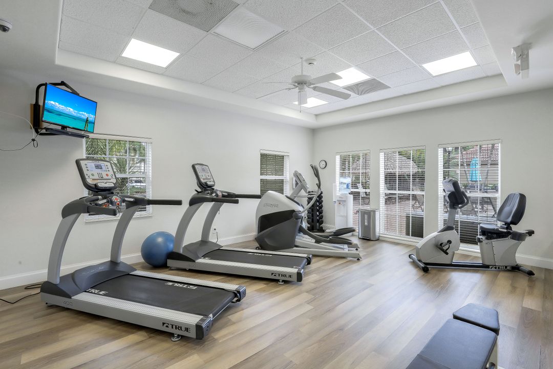 242 Via Perignon, Naples, FL 34119