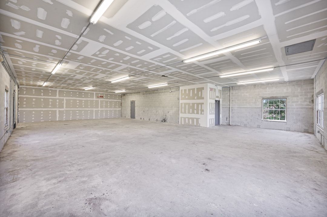 11387 Tamiami Trail E, Naples, FL 34113