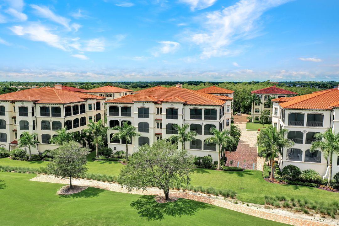 16387 Viansa Wy #302, Naples, FL 34110