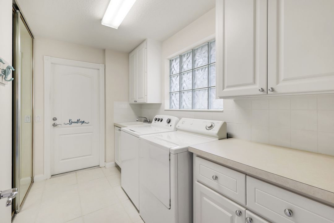 5058 Kingston Way, Naples, FL 34119