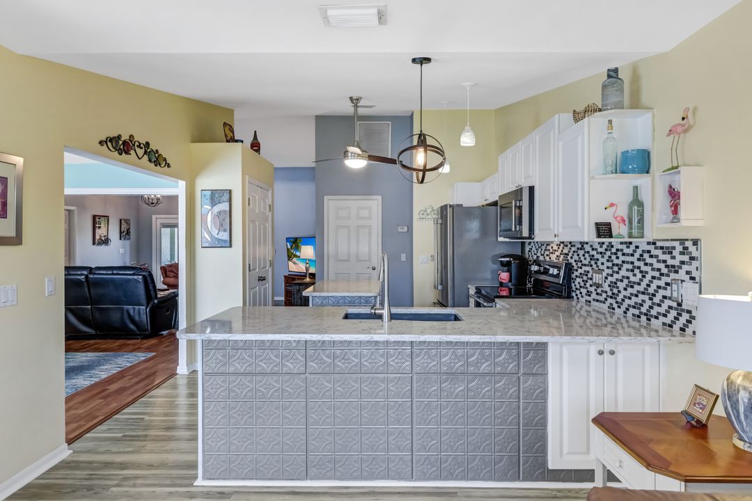 2004 SE 8th Ave, Cape Coral, FL 33990