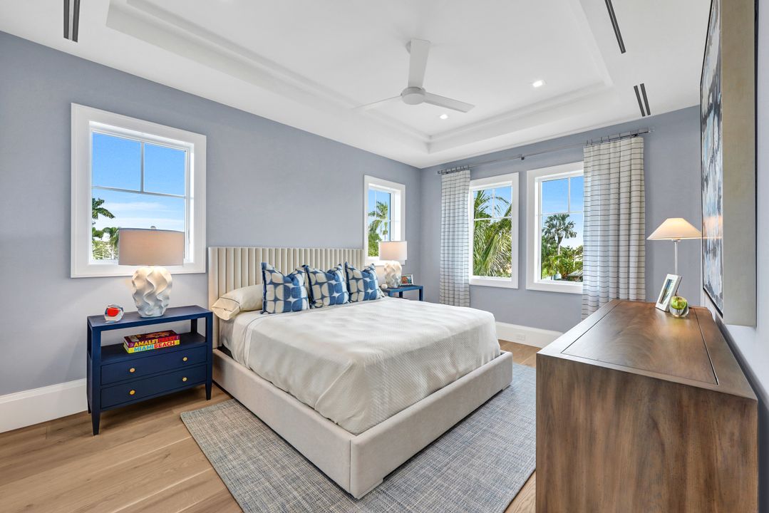 3637 Crayton Rd, Naples, FL 34103