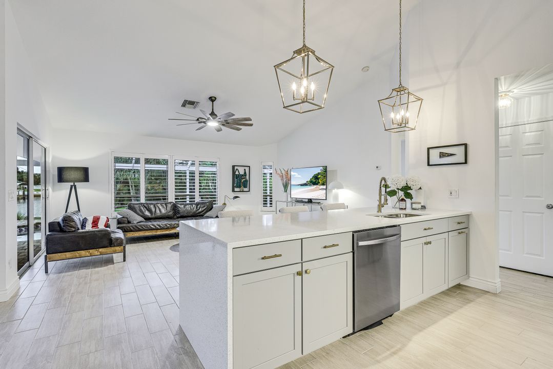 4913 SW 17th Pl, Cape Coral, FL 33914