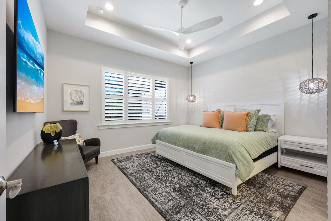 5665 Highbourne Dr, Naples, FL 34113