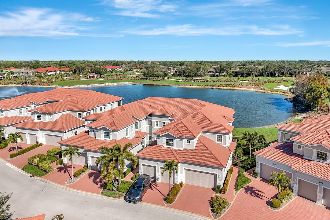 608 El Camino Real #202, Naples, FL 34119